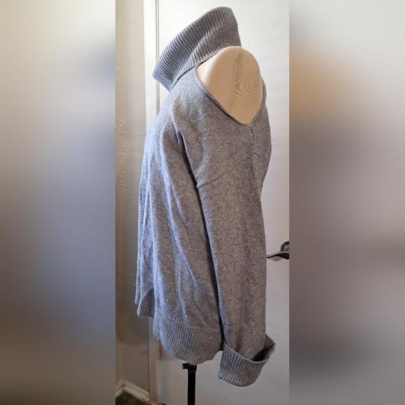 1.State Cutout Turtleneck Sweater - Picture 6 of 9